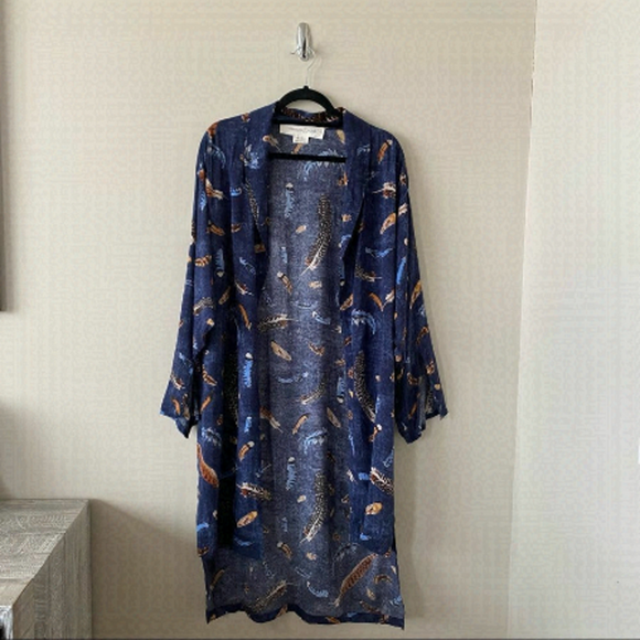 Treasure & Bond Tops - TREASURE & Bond Feather Print Lightweight Summer Kimono (One Size)
